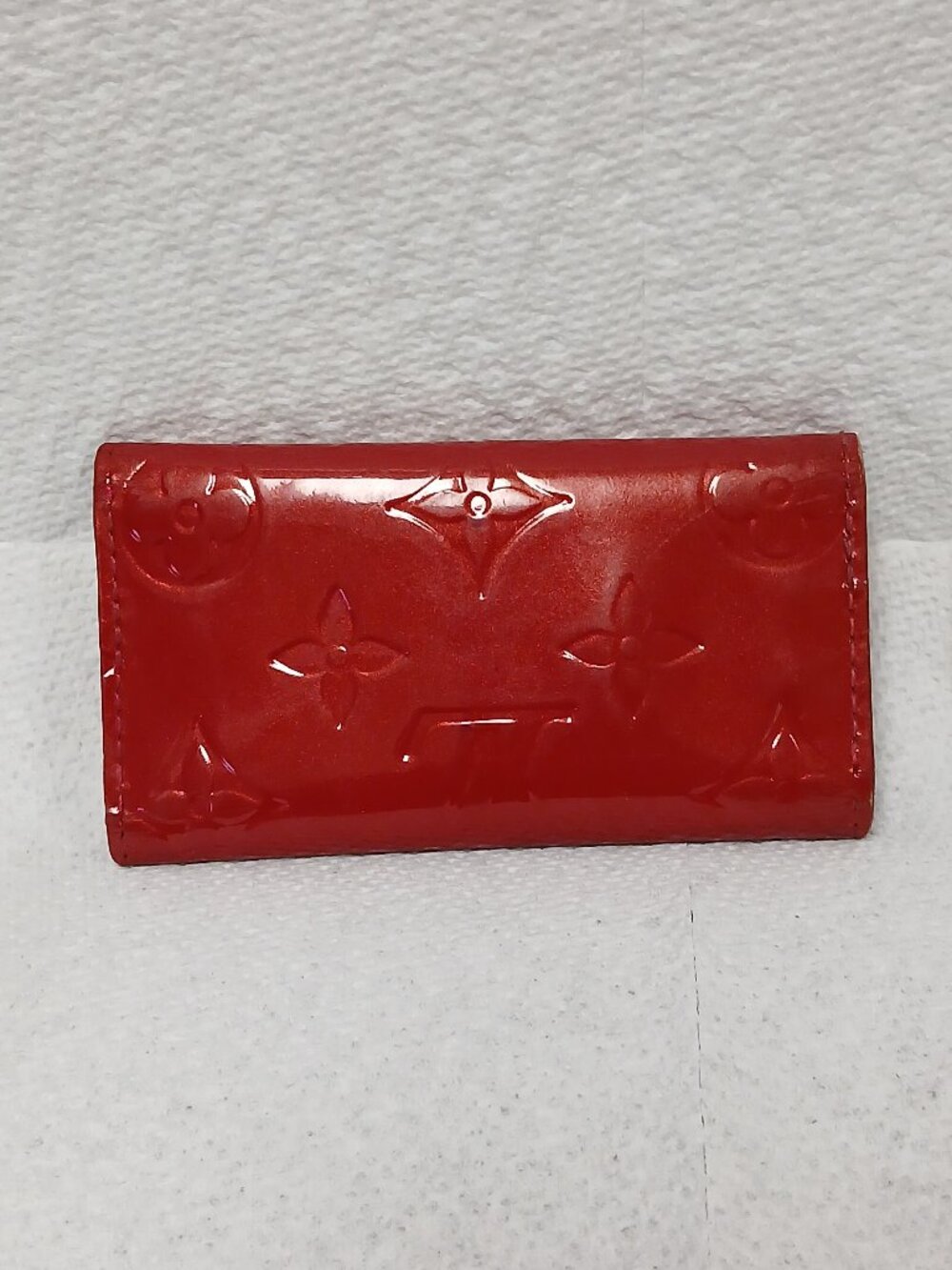 LOUIS VUITTON 4-key case, Vernis red enamel multicles.